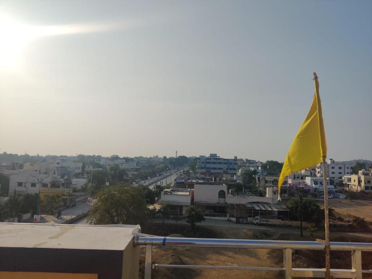 Hotel Hariram Tower Wardha Bagian luar foto
